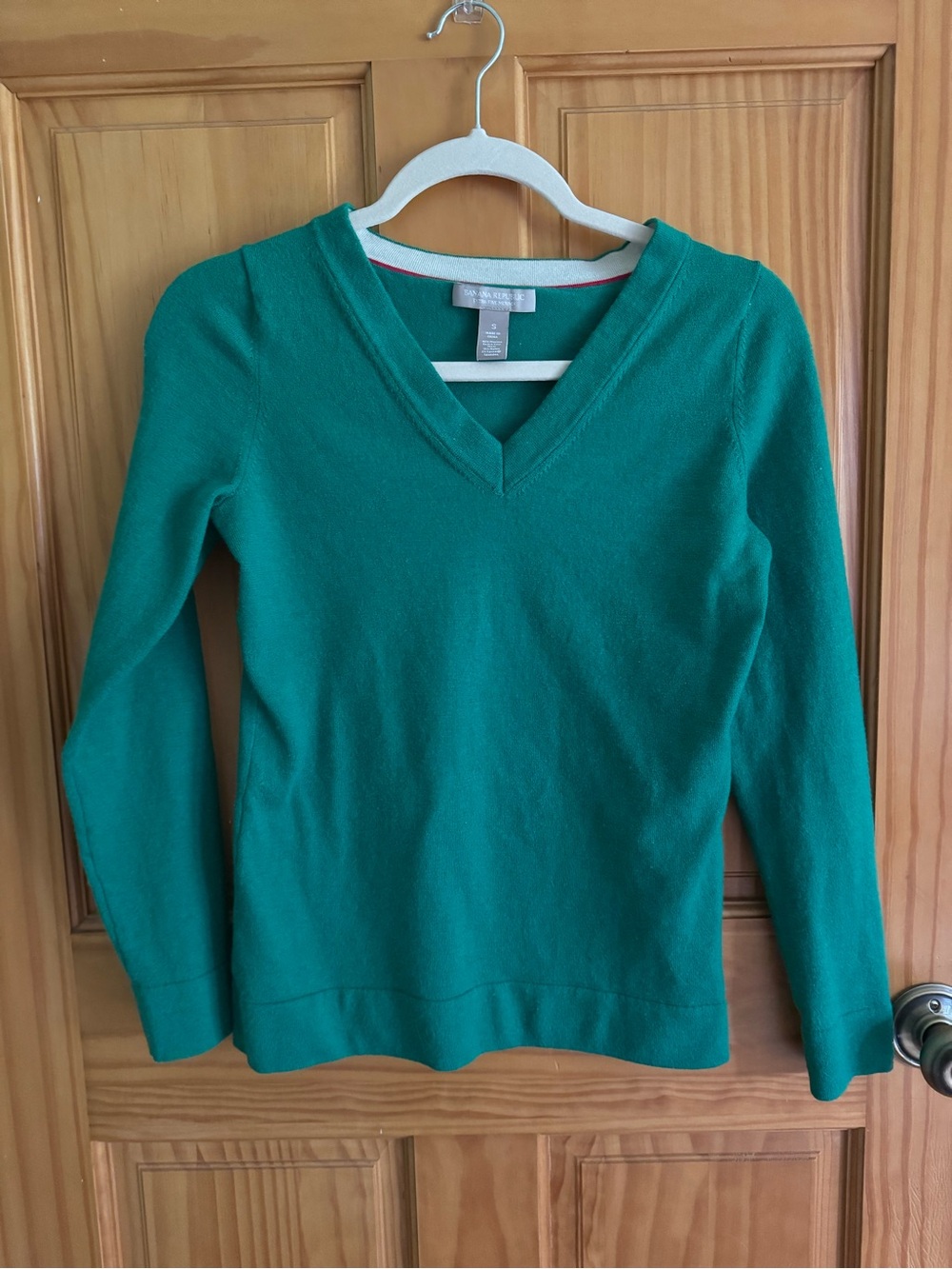 Banana republic green merino wool v neck sweater size small